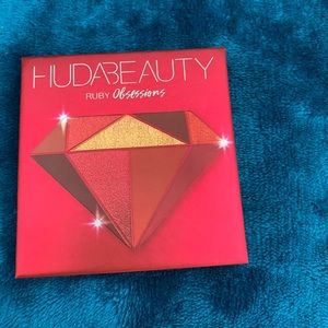 NWOT Huda Beauty Ruby Obsessions Eyeshadow